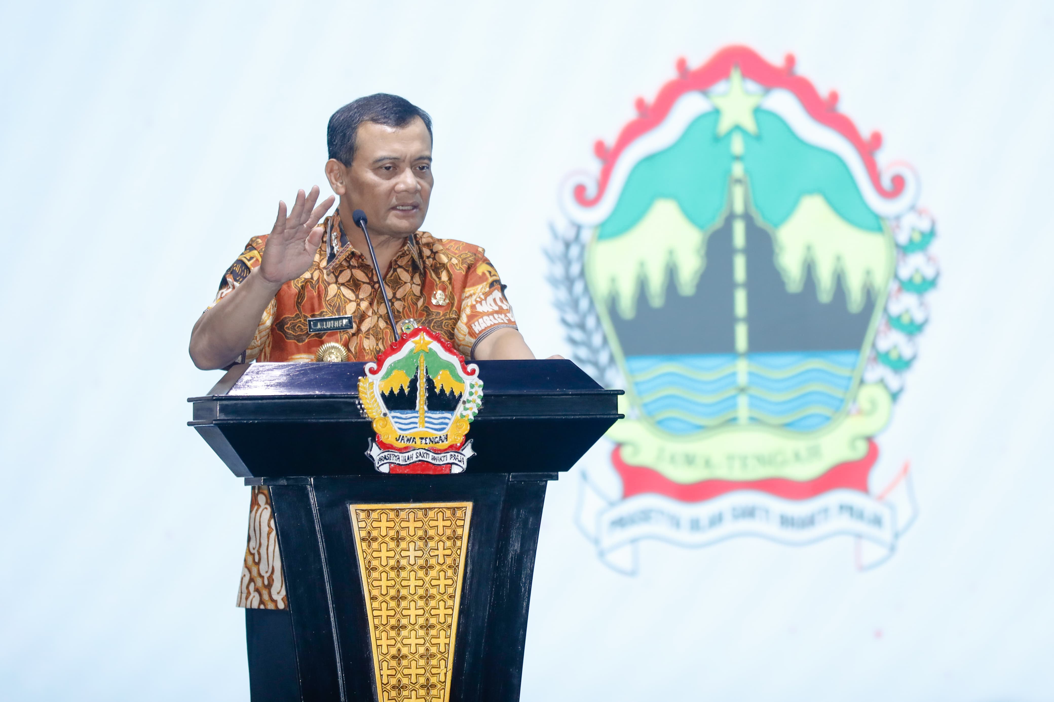 Gubernur Jateng Ahmad Luthfi memberikan paparan pada sebuah kegiatan.