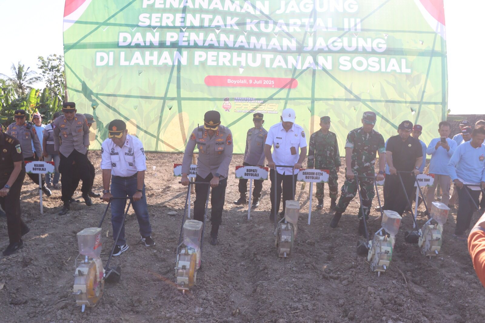 Kegiatan Penanaman Jagung Serentak Kuartal III dan penanaman jagung di lahan Perhutanan Sosial, Rabu (9/7/2025).