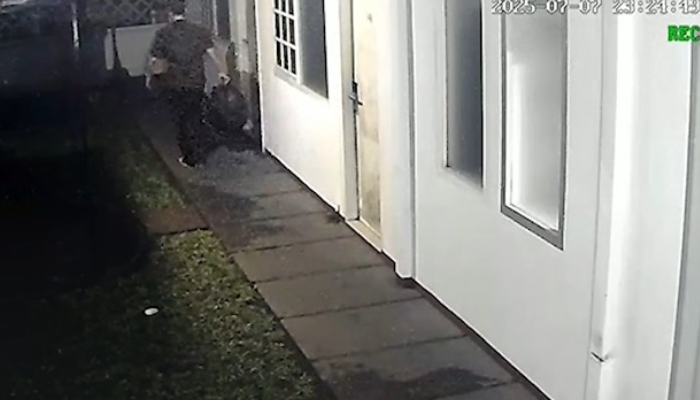 Rekaman CCTV yang merekam aktivitas Arya Daru Pangayunan di malam sebelum ditemukan tewas, Senin (7/7/2025).