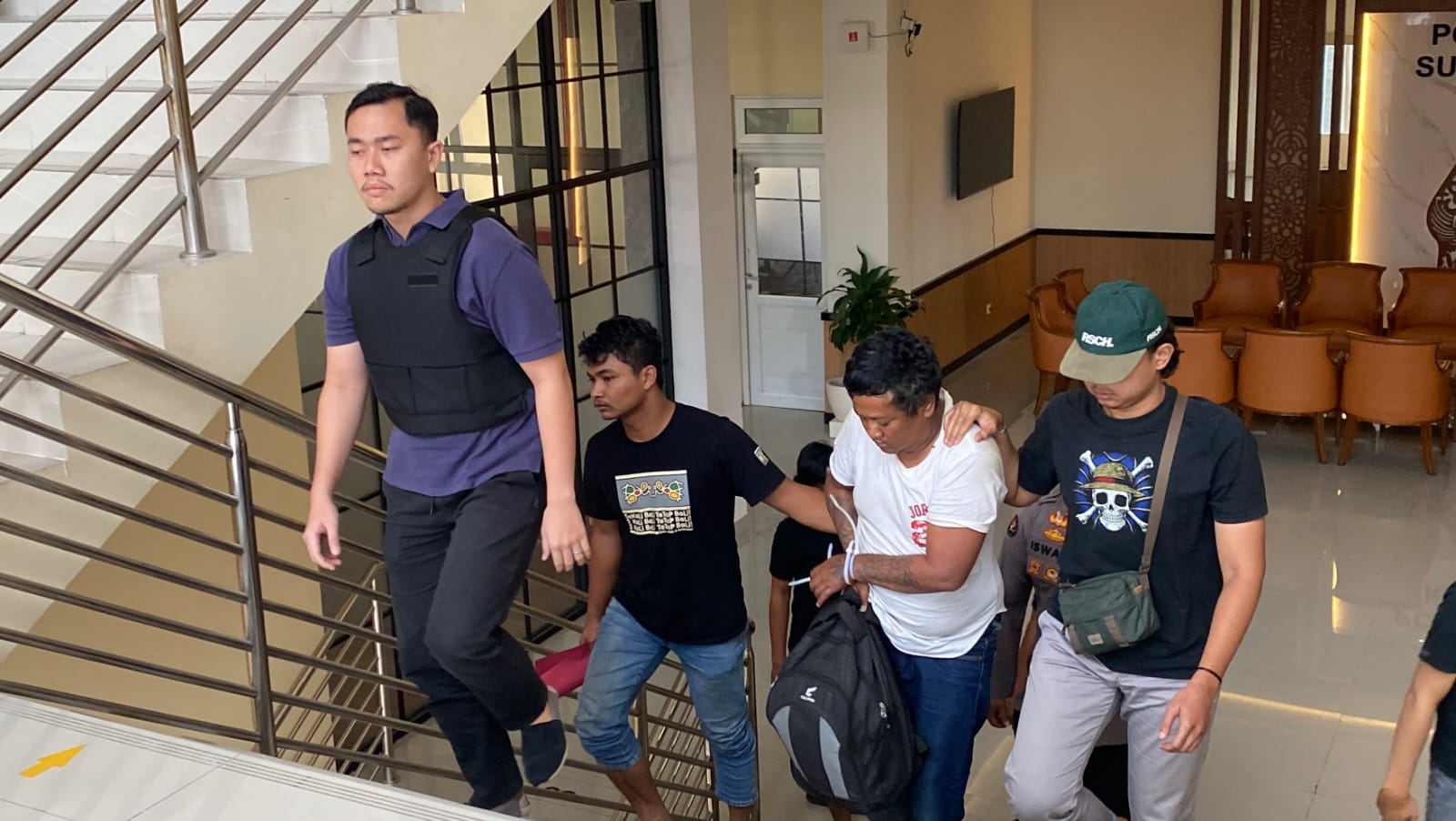 Pencuri motor di Masjid Mojosongo ditangkap di Bandung usai buron 2 bulan. Motor dijual Rp3,5 juta untuk biaya hidup.