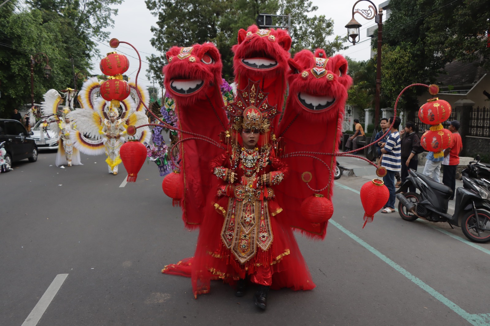 Peserta Solo Batik Carnival juga diikuti dari berbagai usia, termasuk anak-anak yang tampil pede mengikuti acara ini.