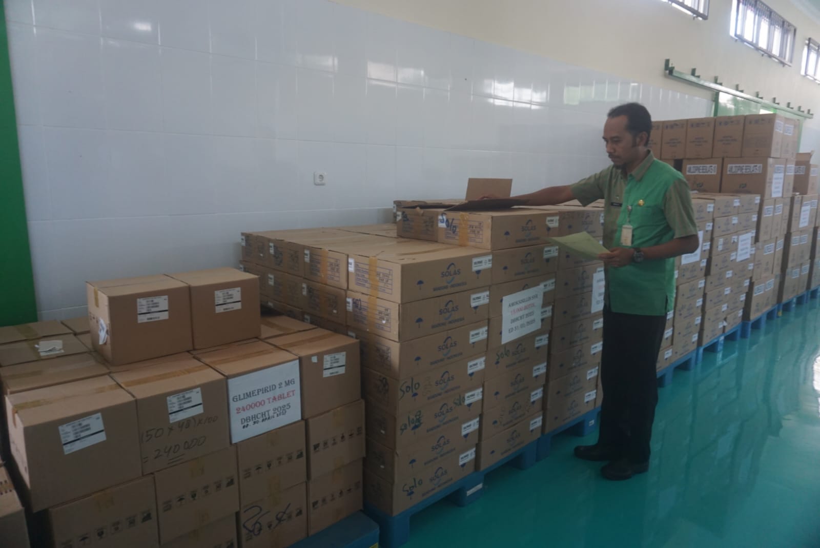 Ketersediaan dan pendistribusian obat yang bersumber dari DBHCHT di UPTD Instalansi Farmasi Kabupaten Klaten.