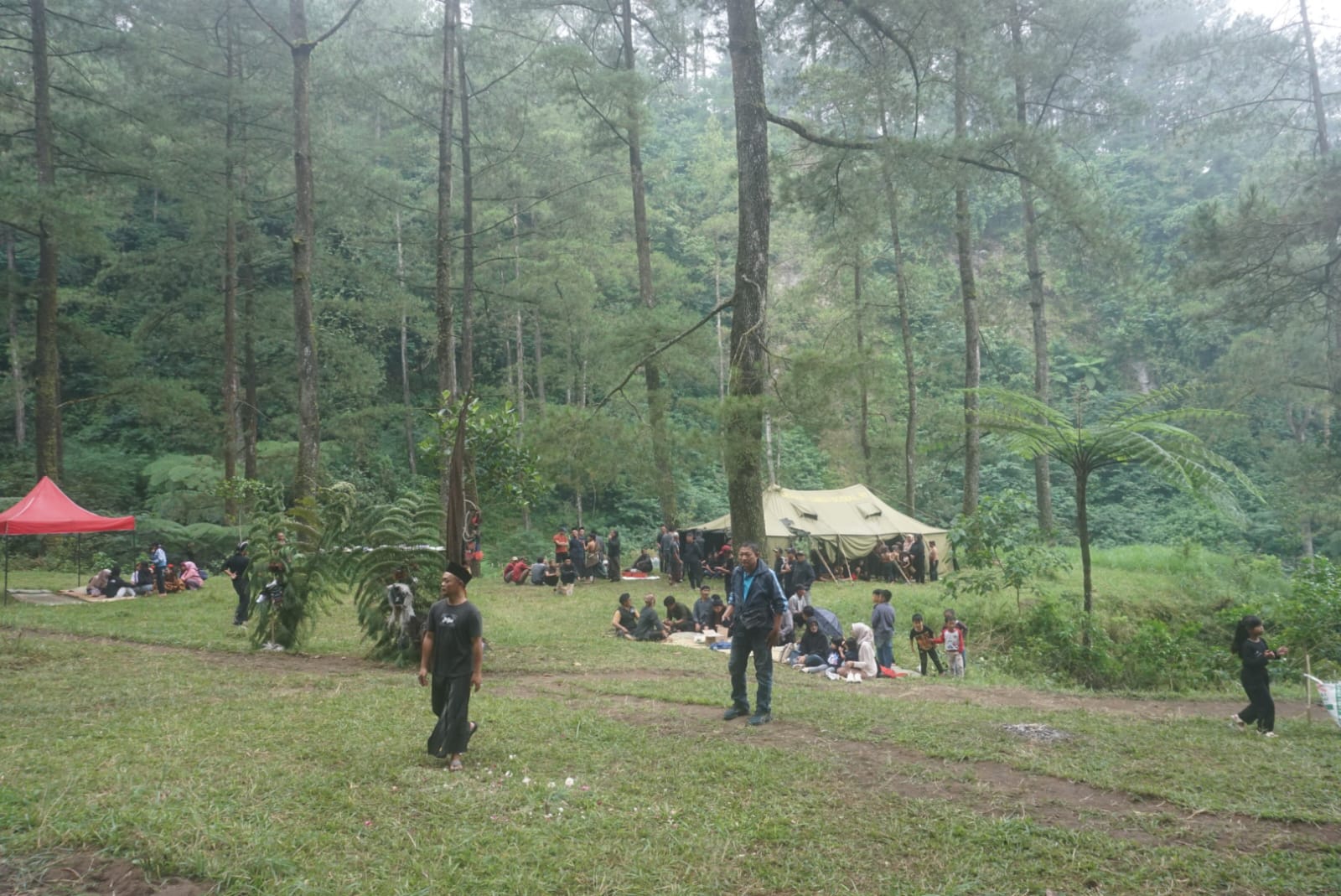 Suasana Kampung Siluman saat digunakan untuk kegiatan tradisi Kirab Pager Banyu oleh warga Desa Sidorejo, Kecamatan Kemalang, Klaten beberapa waktu lalu. (Angga Purenda/Radar Solo)