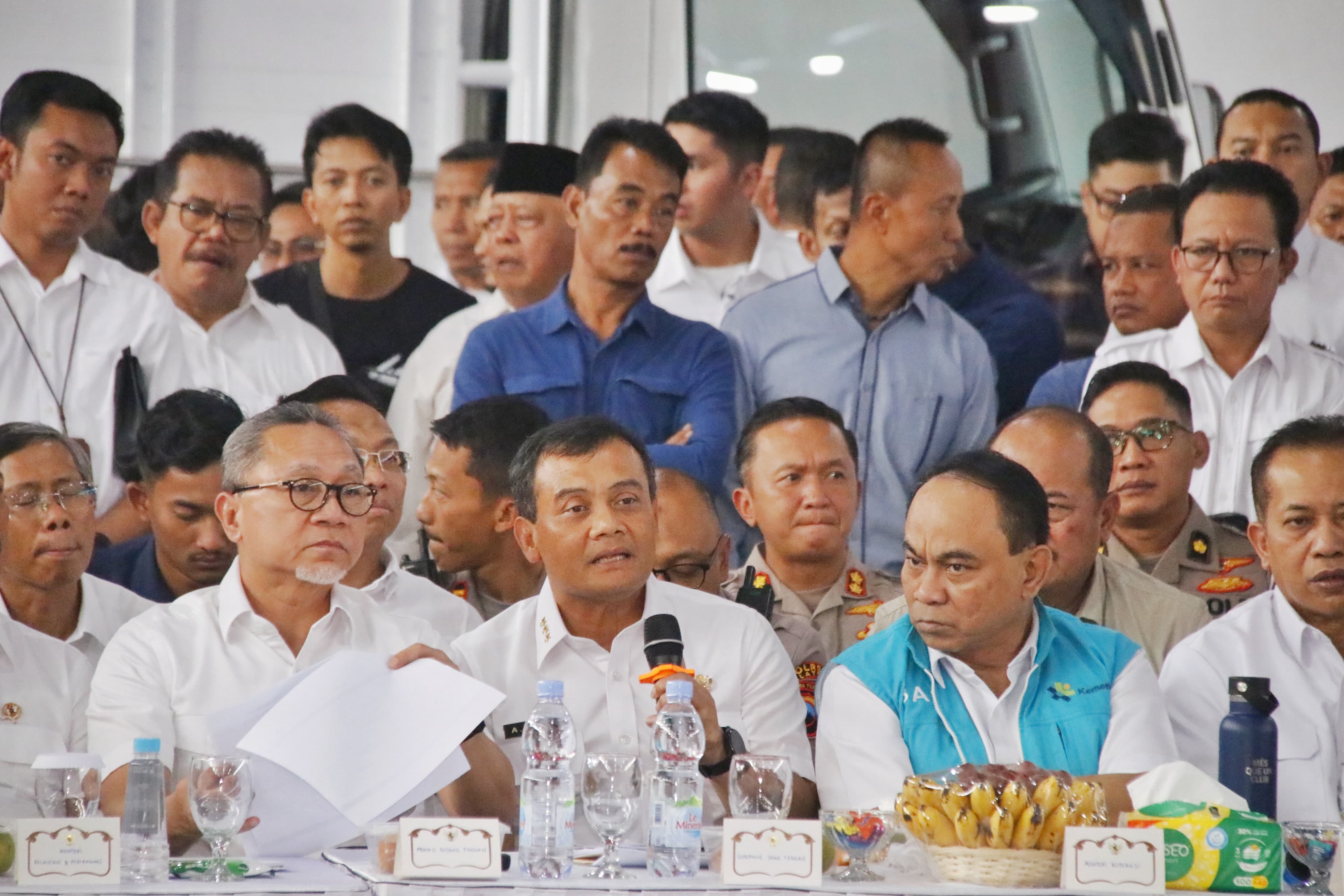 Gubernur Jateng Ahmad Luthfi bersama sejumlah menteri cek kesiapan peluncuran Koperasi Desa Merah Putih di Desa Bentangan, Kecamatan Wonosari, Kabupaten Klaten, Minggu (13/7/2025).