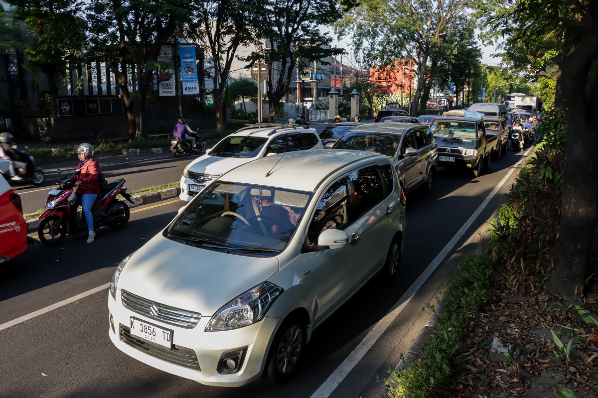 Kemacetan di Simpang Faroka-Simpang Fajar Indah, Minggu (13/7/2025).