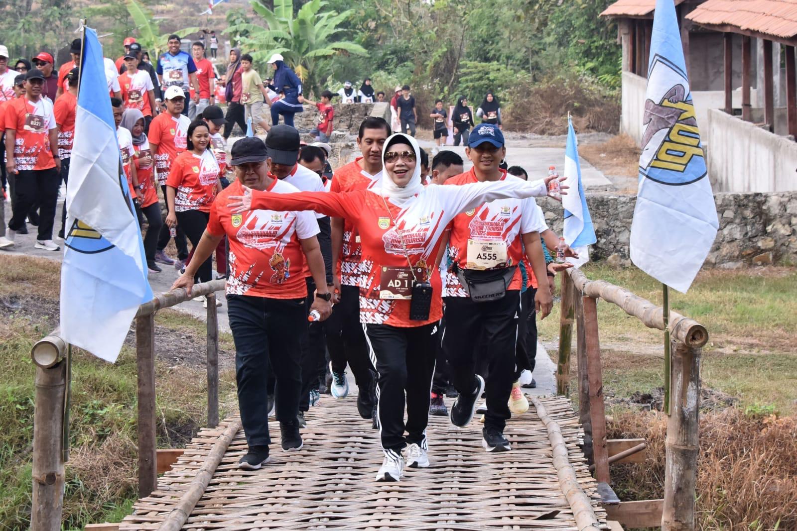 Udara sejuk, pemandangan alami, serta keramahan warga menjadi paket lengkap bagi peserta lari yang tak hanya datang dari Sukoharjo, tapi juga dari daerah lain di Solo Raya.