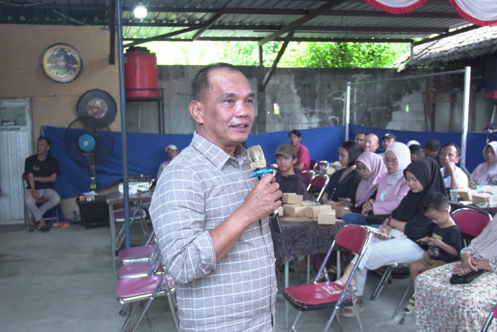 Ketua DPRD Jateng Sumanto menjadi narasumber acara "Penguatan Ketahanan Pangan Melalui Pemberdayaan Peternak Ayam" di Desa Baturan, Kecamatan Colomadu, Kabupaten Karanganyar.
