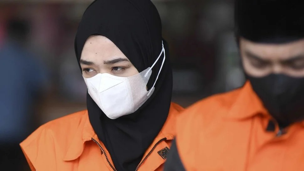 Profil Nur Afifah Balqis ditangkap KPK saat berusia 24 tahun. Ia terlibat suap Rp5,7 miliar bersama Bupati Penajam Paser Utara