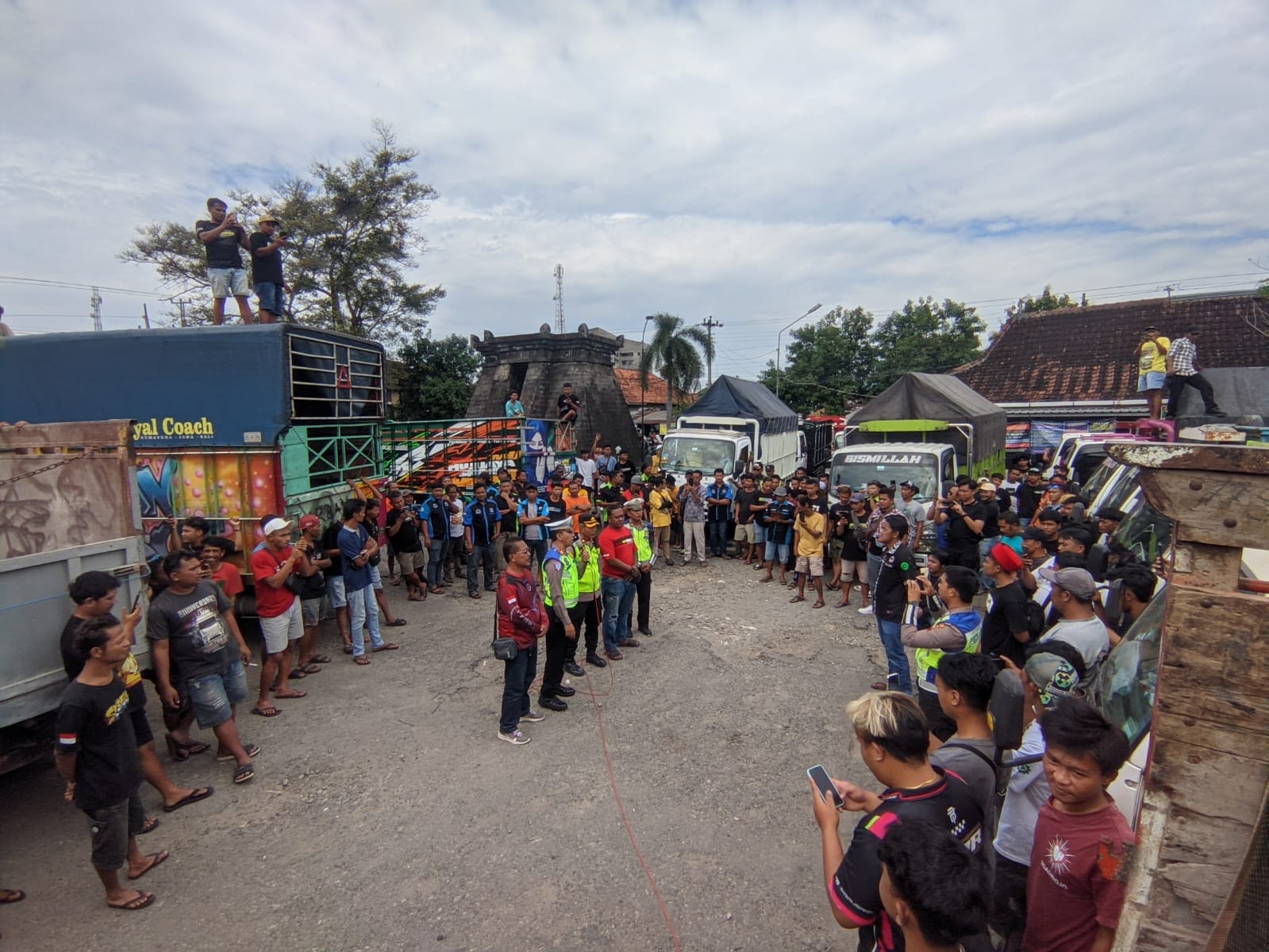 Sosialisasi kepada sopir truk di Wonogiri terkait regulasi ODOL belum lama ini.