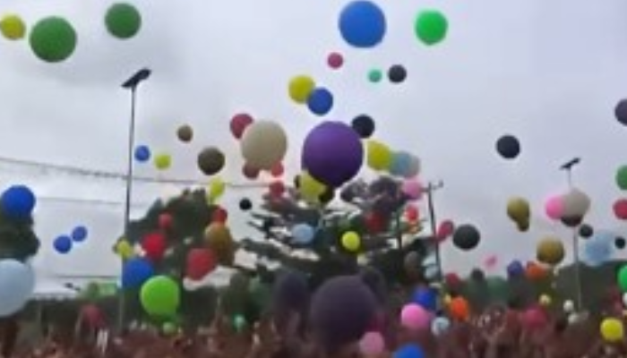 Para peserta pelantikan PPPK Kabupaten Batanghari saat melepas balon sebelum aba-aba, membuat Bupati Muhammad Fadhil Arief marah.