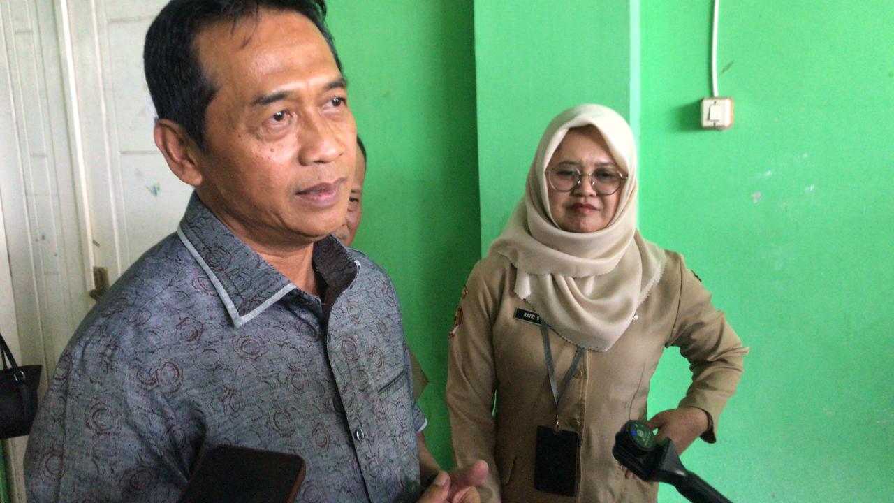 Wakil Bupati Batang Suyono di sela mengecek kondisi anak bawah umur yang menjadi korban eksploitasi di Kecamatan Andong, Boyolali, Selasa (15/7/2025).