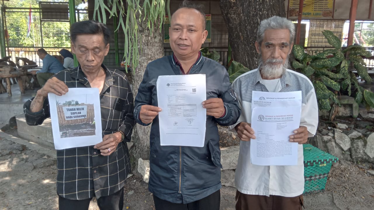 Slamet Riyadi (tengah) bersama adik-adik Soplan.