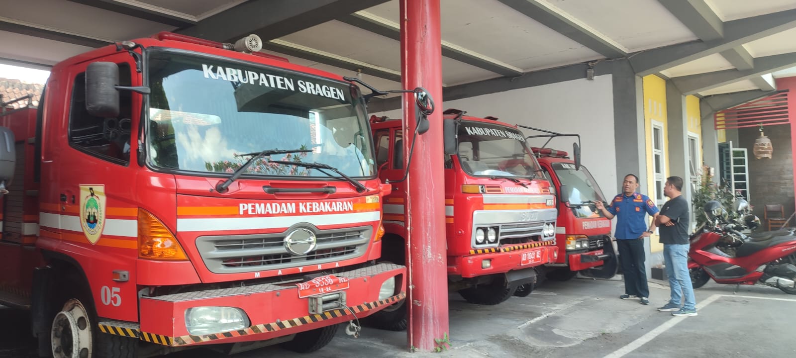 Armada pemadam kebakaran milik Satpol PP dan Damkar Kabupaten Sragen siap sedia menangani situasi darurat. (Ahmad Khairudin/Radar Solo)