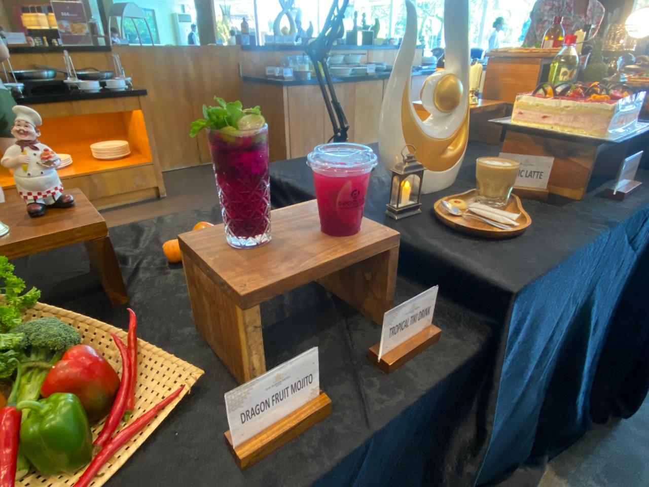 Inovasi lain yang tak kalah menarik, hotel ini kini menghadirkan layanan pesan antar makanan melalui GrabFood.