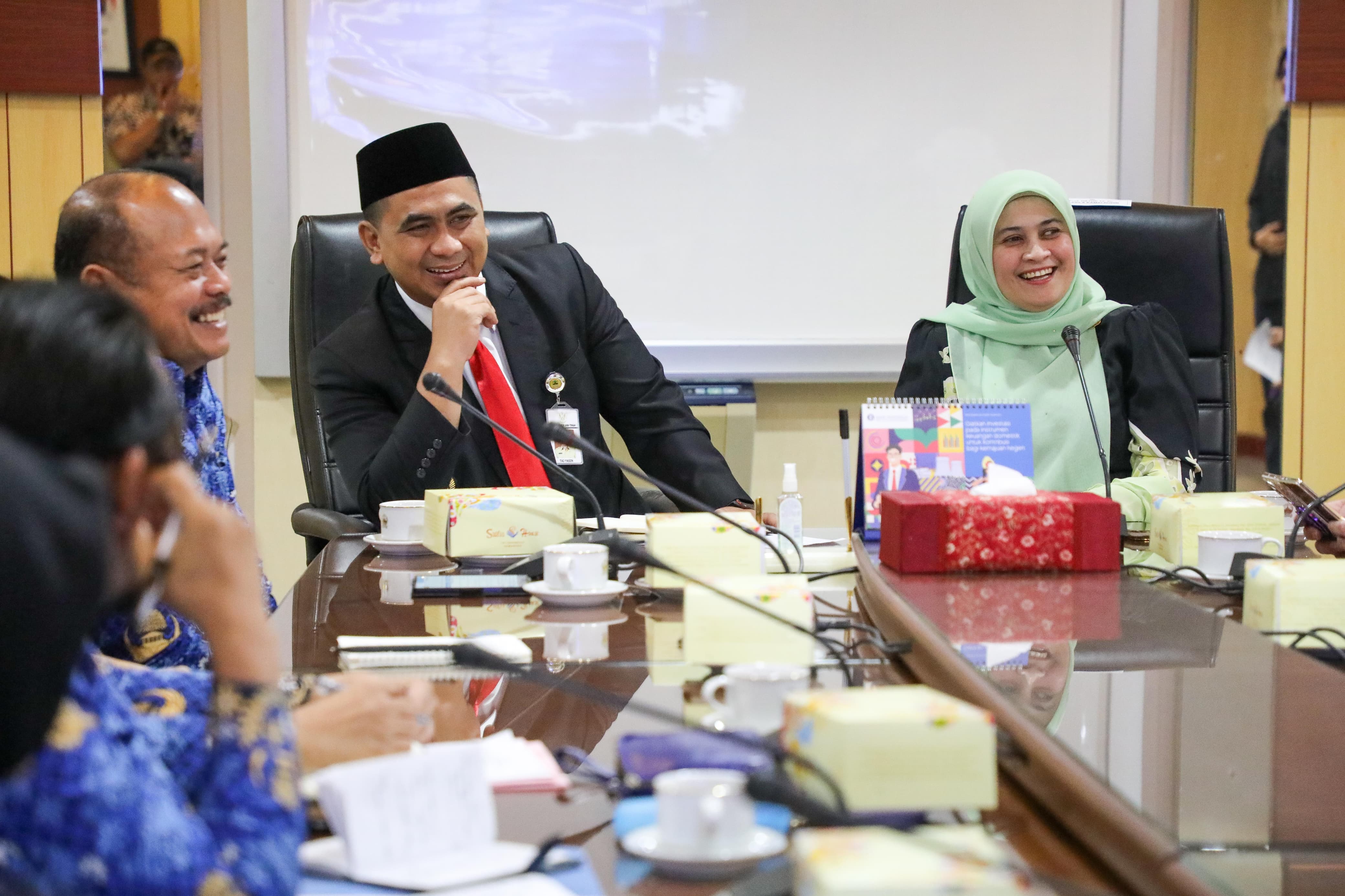 Wagub Jateng Taj Yasin Maimoen menerima kunjungan kehormatan dari utusan Gubernur Negeri Melaka, Malaysia, Datuk Ts. Dr. Masilla Kamalrudin, Kamis (17/7/2025).