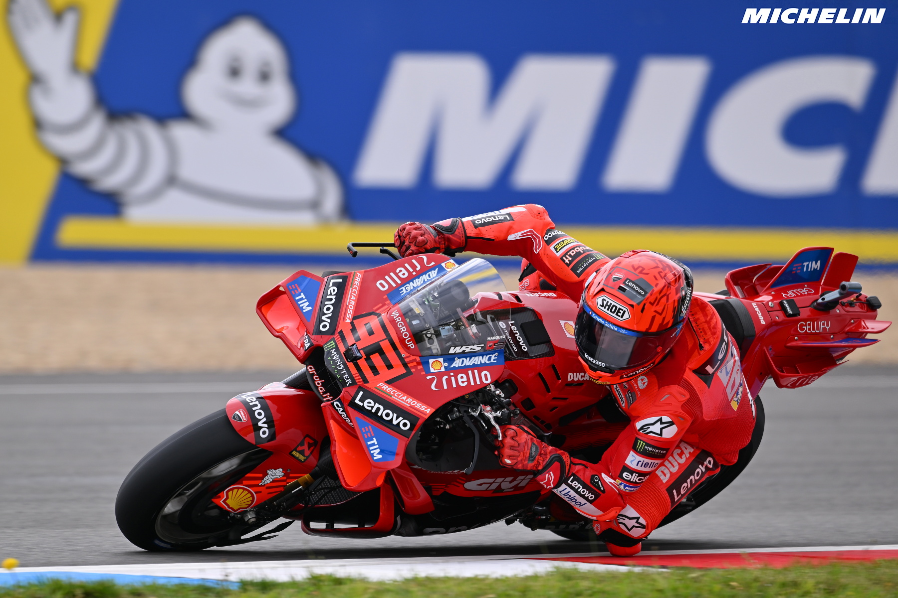 Hasil Sprint Race MotoGP Ceko 2025: Marc Marquez sempat mundur, tapi ambil alih pimpinan di akhir balapan