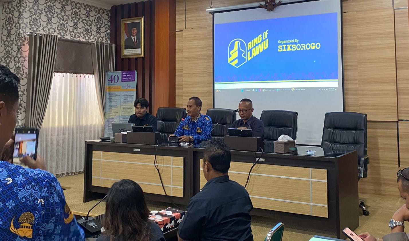 Panitia event lari Siksorogo Ring of Lawu Karanganyar mulai memverifikasi pendaftar yang mencapai ribuan orang. (Rudi Hartono/Radar Solo)