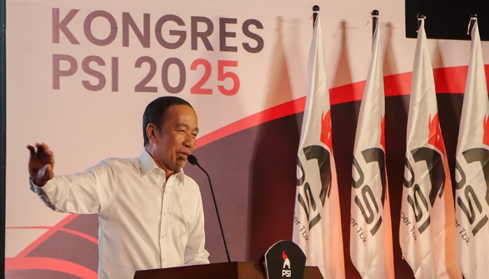 Presiden ke-7 RI Jokowi saat sampaikan lesan kebangsaan di Kongres PSI di Solo, Sabtu (19/7/2025).