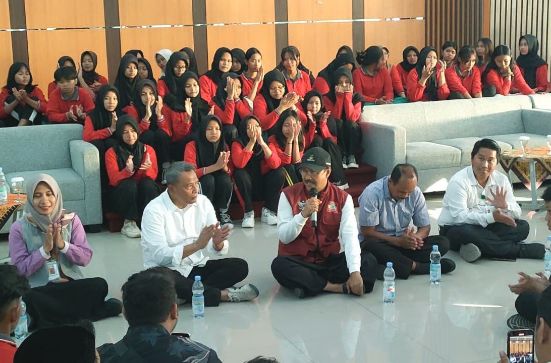Menteri Sosial Gus Ipul saat mengunjungi Sekolah Rakyat di Solo