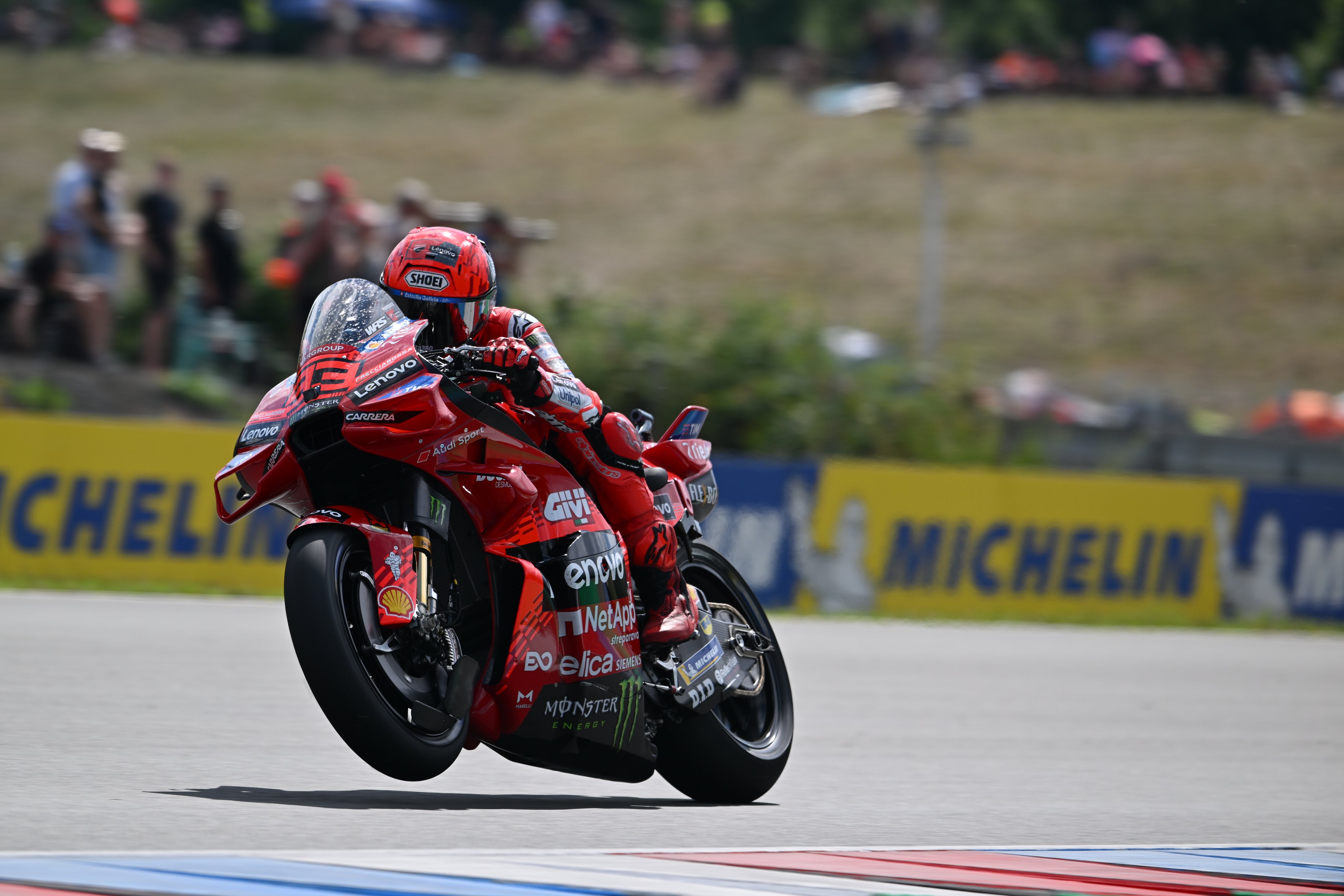 Hasil MotoGP Ceko 2025, Marco Bezzecchi sempat beri perlawanan, Marc Marquez berhasil raih kemenangan