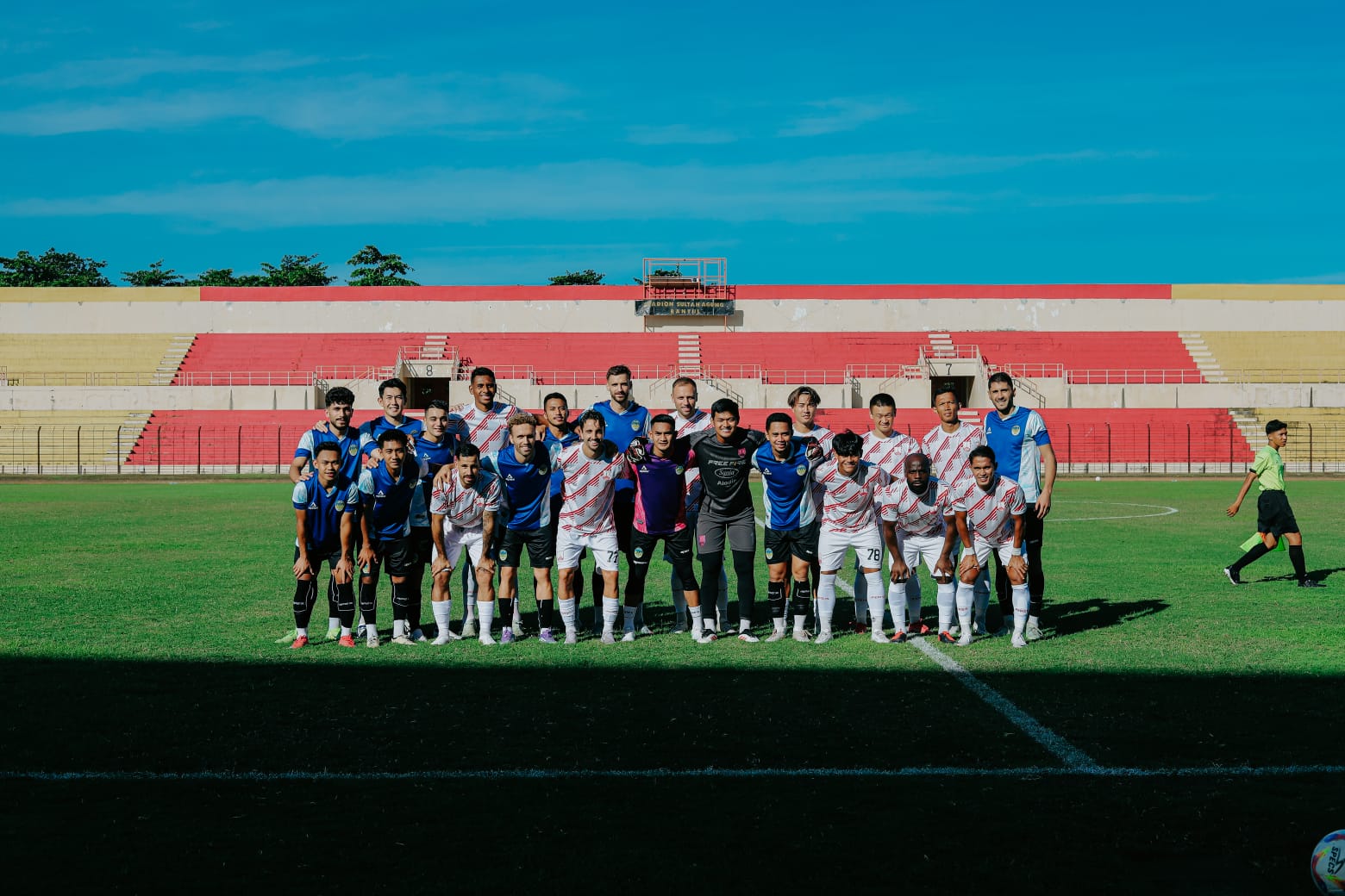 Skuad Persis Solo dan PSIM Jogja beruji coba di Stadion Sultan Agung, Sabfu (19/7/2025).