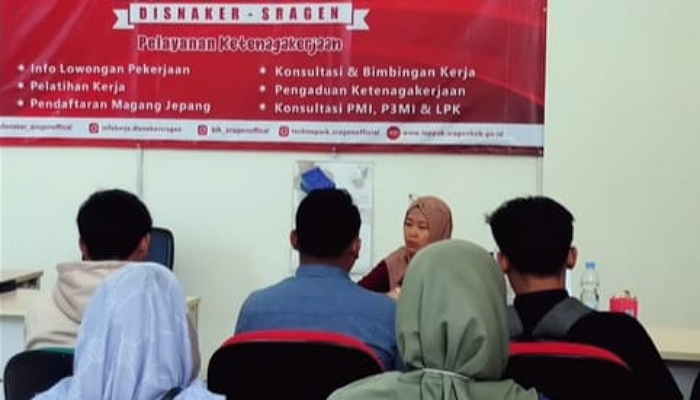 Caf&eacute; Jobs yang dibuka Disnaker Sragen untuk memfasilitasi pencari kerja. (Ahmad Khairudin/Radar Solo)