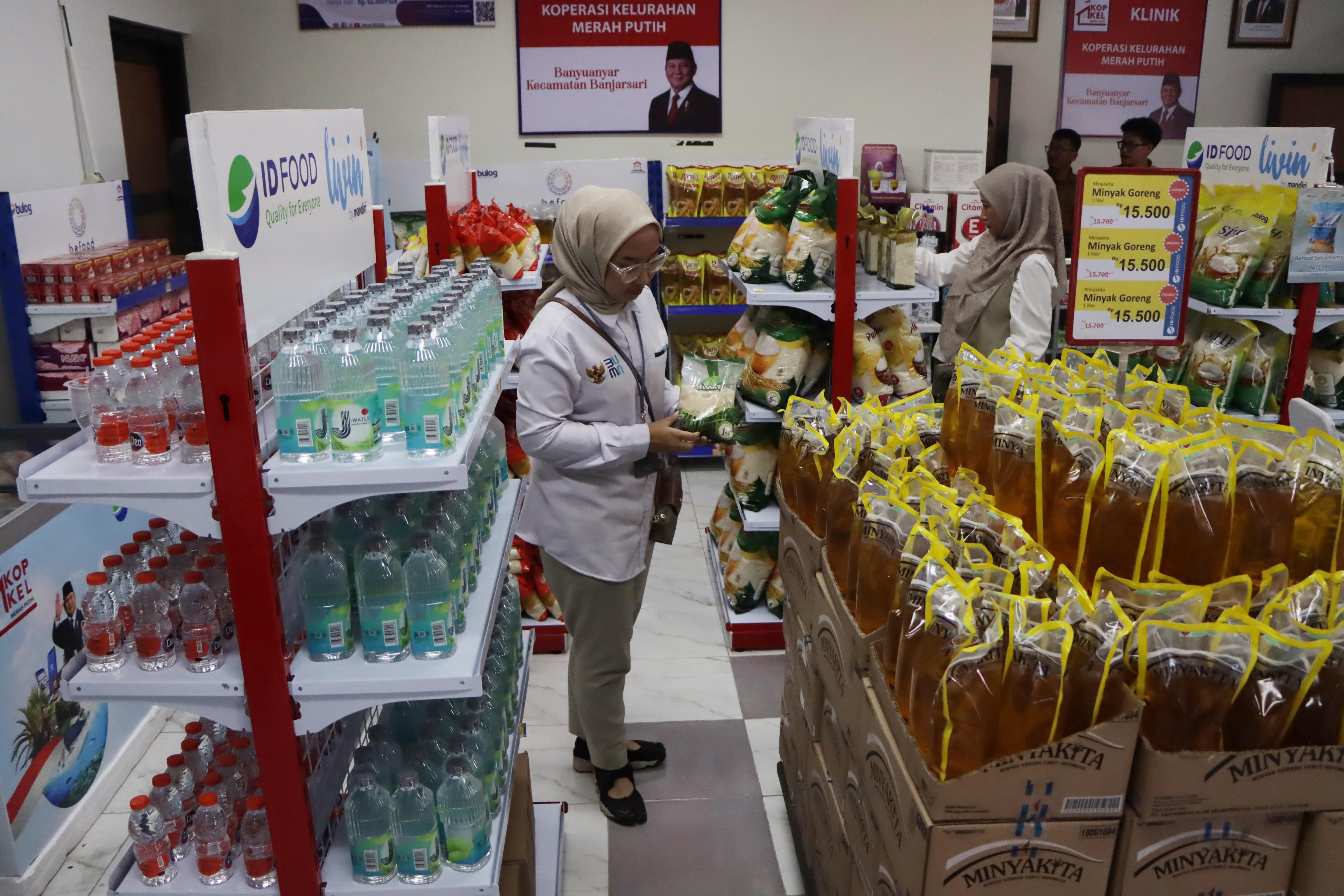 BANJIR DISKON: Koperasi Merah Putih di Banyuanyar Kota Solo sudah di-launching dan mulai beroperasi.