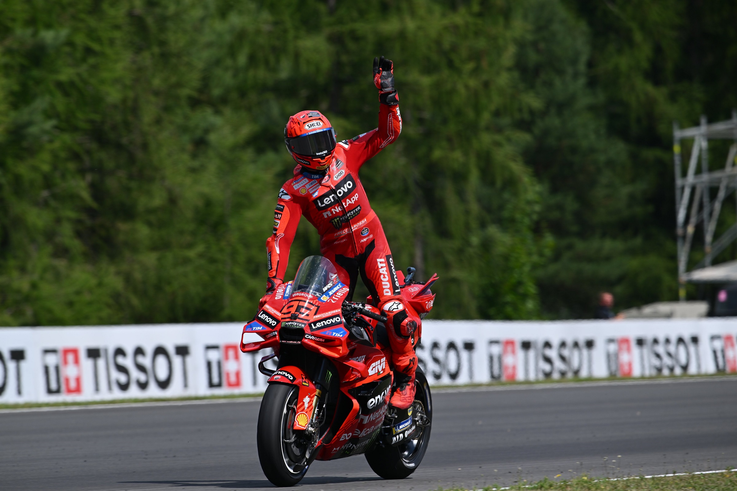 Marc Marquez unggul 120 poin di klasemen MotoGP 2025. Kapan ia bisa mengunci gelar juara dunia? Cek skenario lengkapnya di sini!