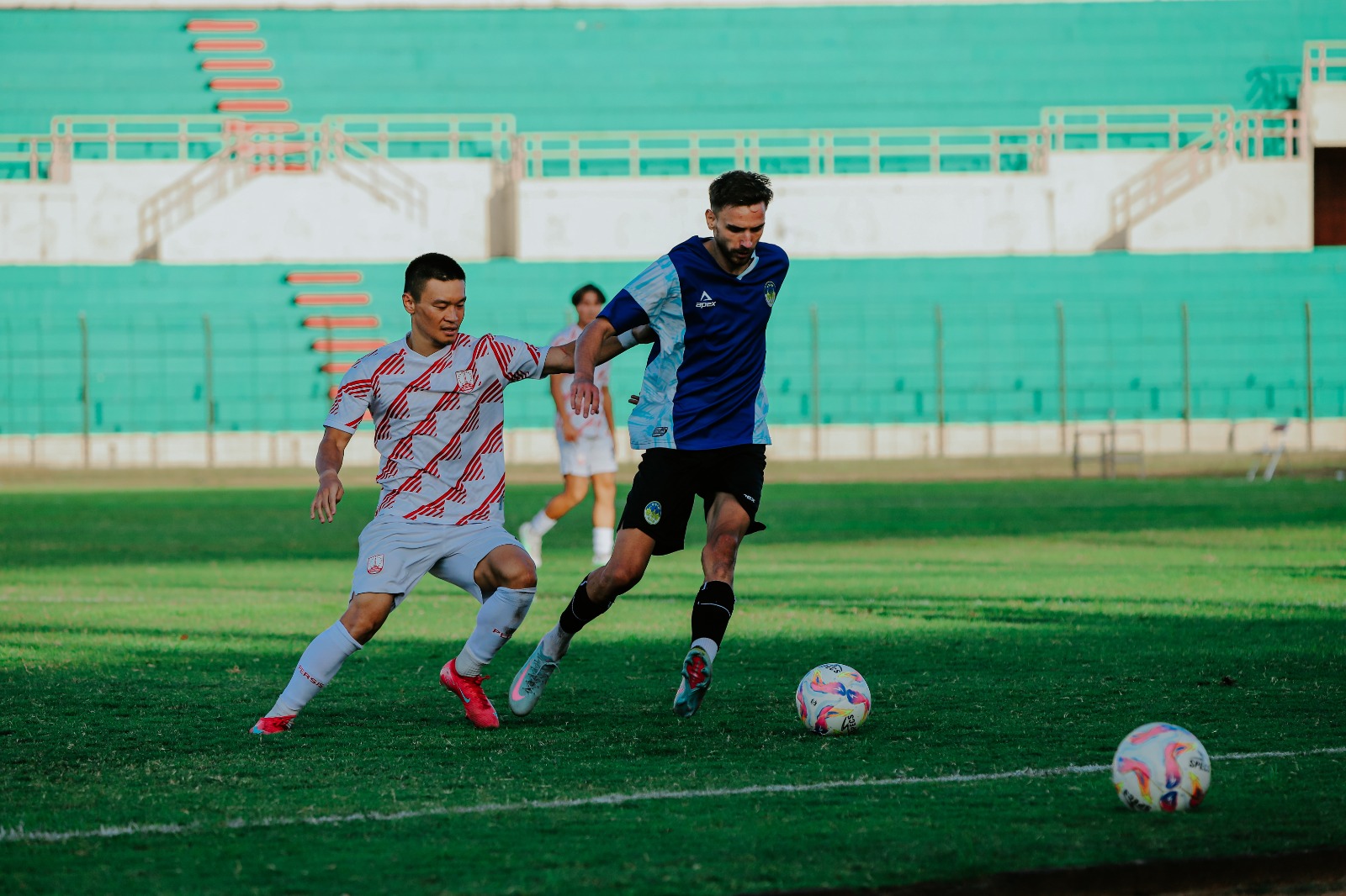 Gelandang asing Persis Solo Sho Yamamoto saat dimainkan melawan PSIM Jogja.