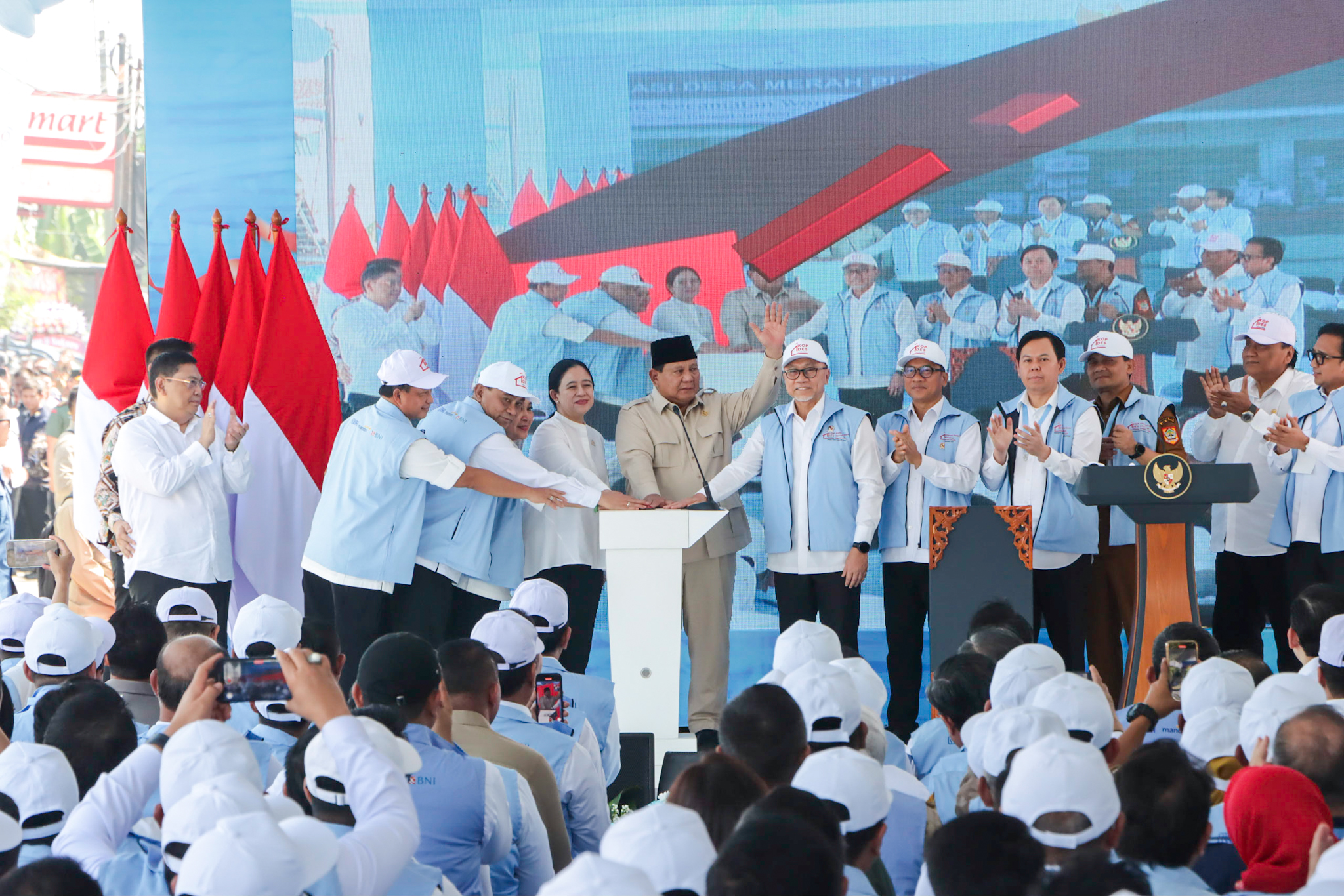Presiden Prabowo Subianto meluncurkan 80.081 Koperasi Desa dan Kelurahan Merah Putih di Klaten, Jawa Tengah, Senin (21/7/2025). (M.Ihsan/Radar Solo)