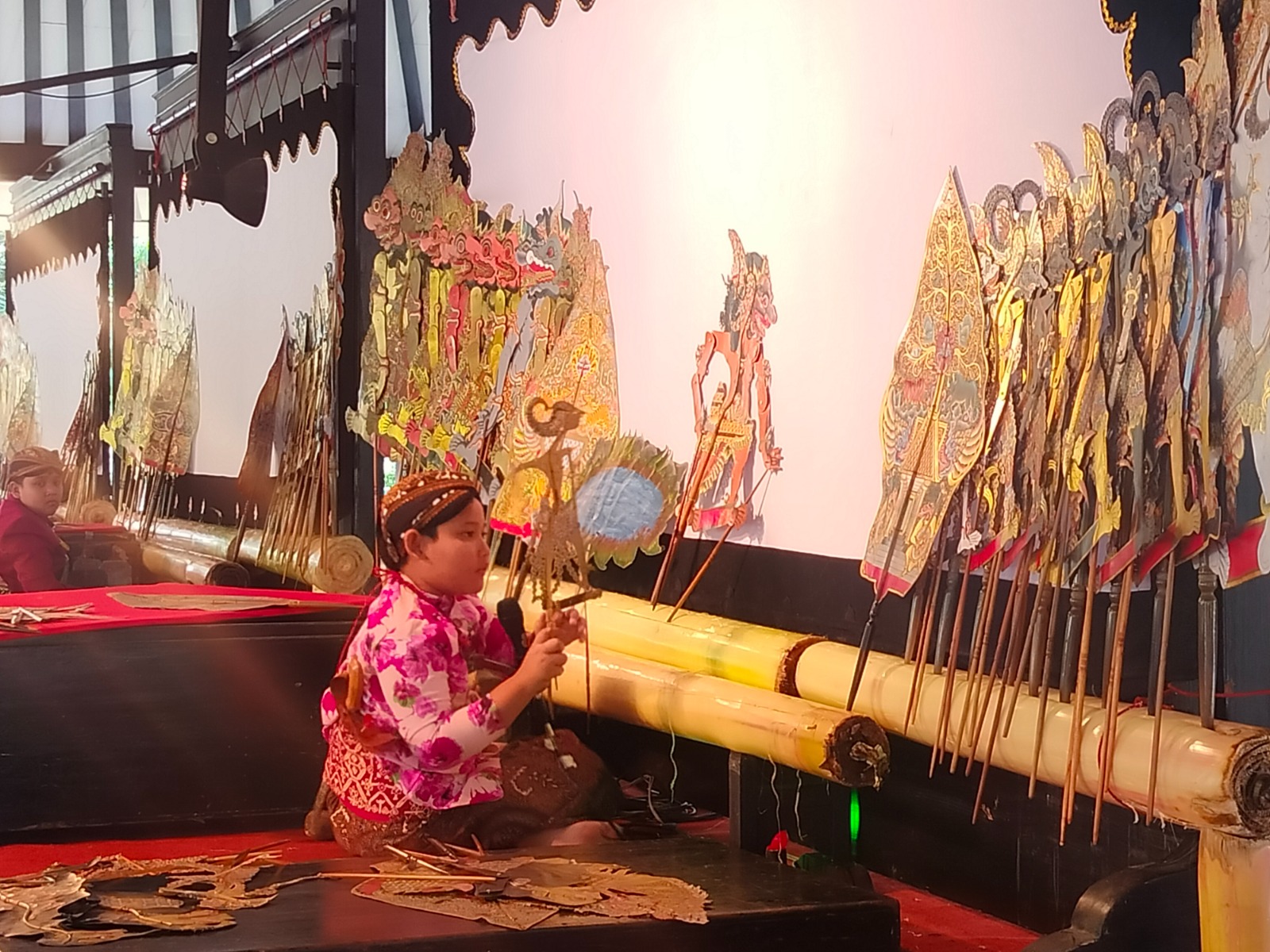Nathanael Demas Ahimsa tampil di Temu Dalang Bocah Nusantara 2025 di Solo, belum lama ini.