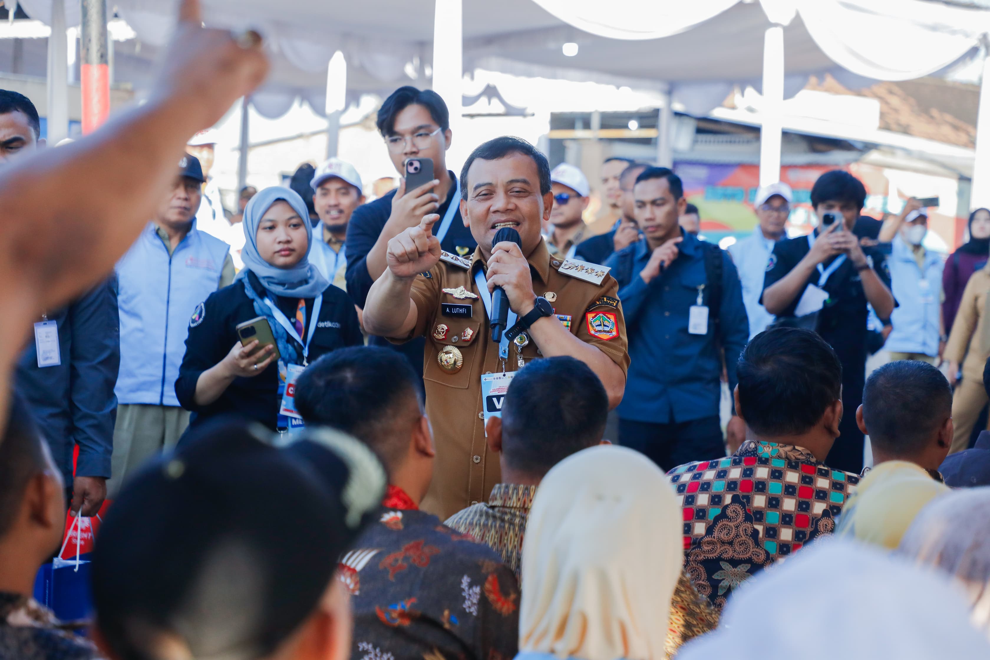 Gubernur Jateng Ahmad Luthfi hadiri peluncuran 80 ribu Koperasi Desa/Kelurahan Merah Putih secara serentak di Desa Bentangan, Kecamatan Wonosari, Kabupaten Klaten, Jawa Tengah, Senin (21/7/2025).