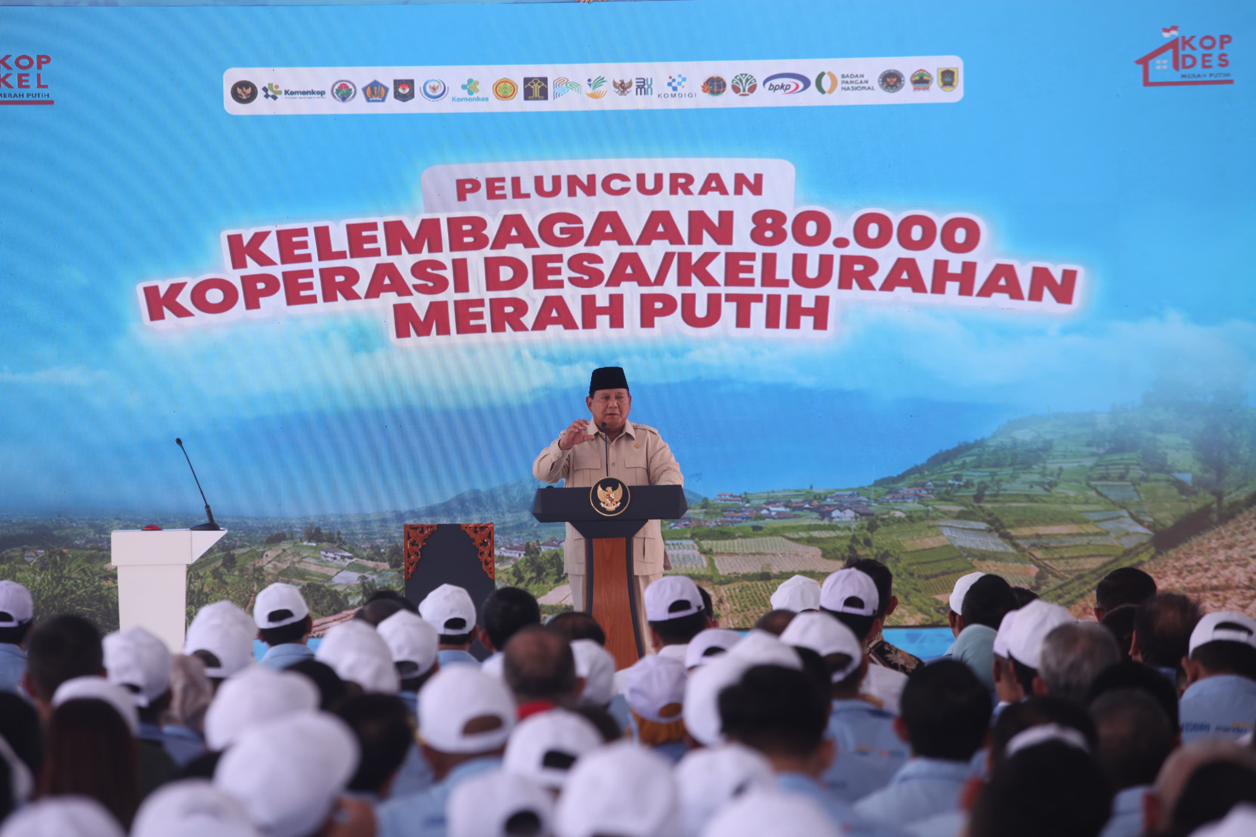 Bank Mandiri dukung koperasi Merah Putih lewat digitalisasi, pelatihan, dan perbaikan sarana. Jadi pilar ekonomi desa berkelanjutan.
