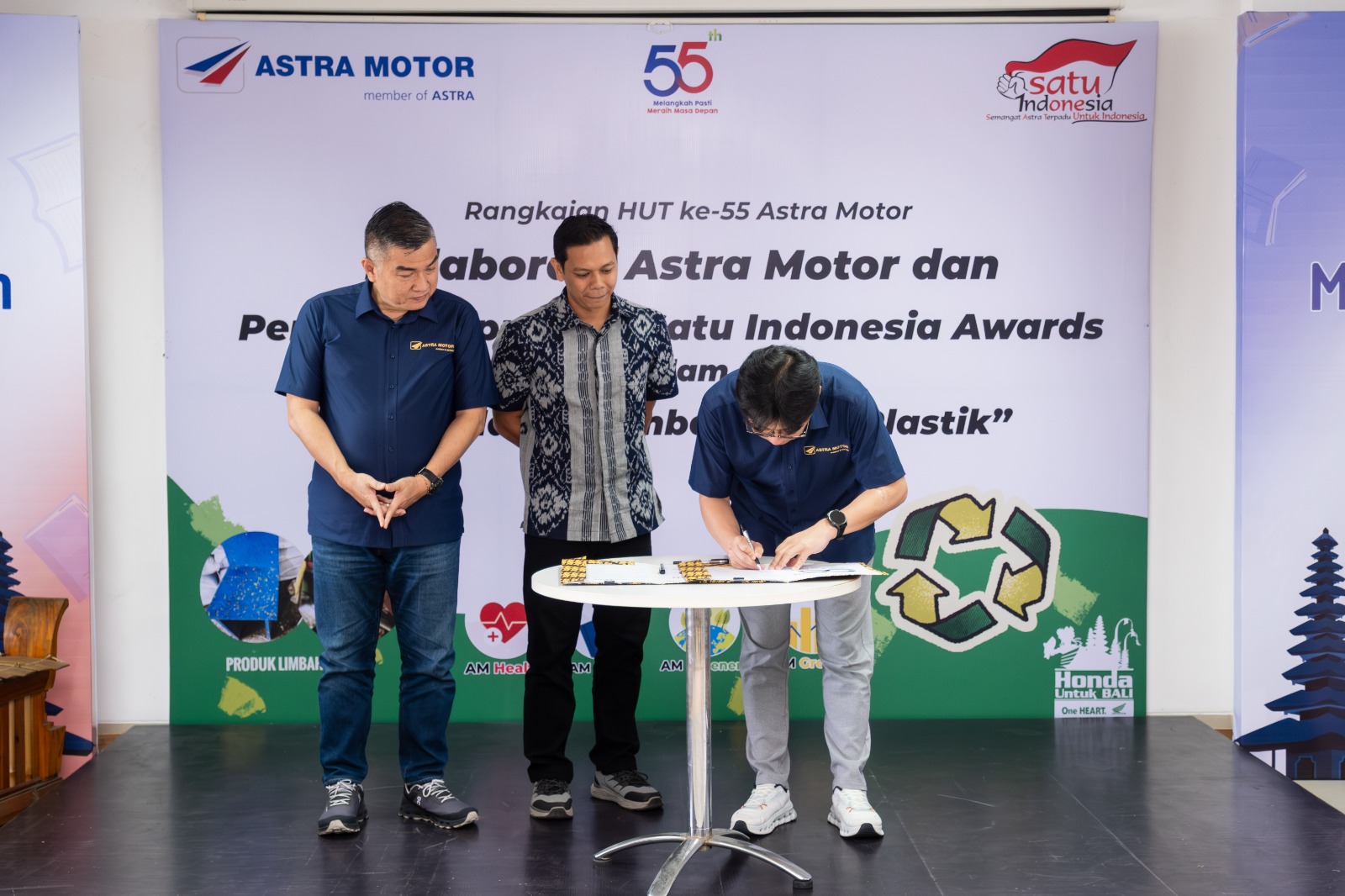 Astra Motor perkuat komitmen keberlanjutan menjaga lingkungan melalui kolaborasi dengan KarFa (Karya Difabel), penerima apresiasi SATU Indonesia Awards 2022.