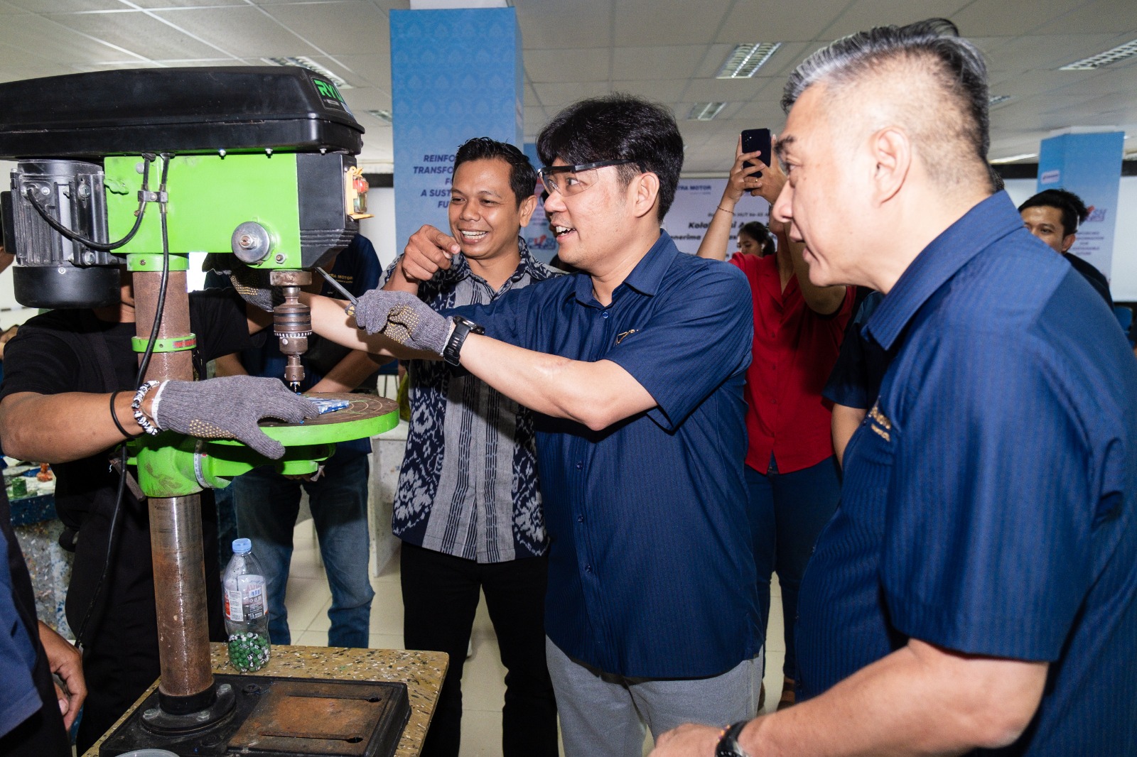 Astra Motor perkuat komitmen keberlanjutan menjaga lingkungan melalui kolaborasi dengan KarFa (Karya Difabel), penerima apresiasi SATU Indonesia Awards 2022.
