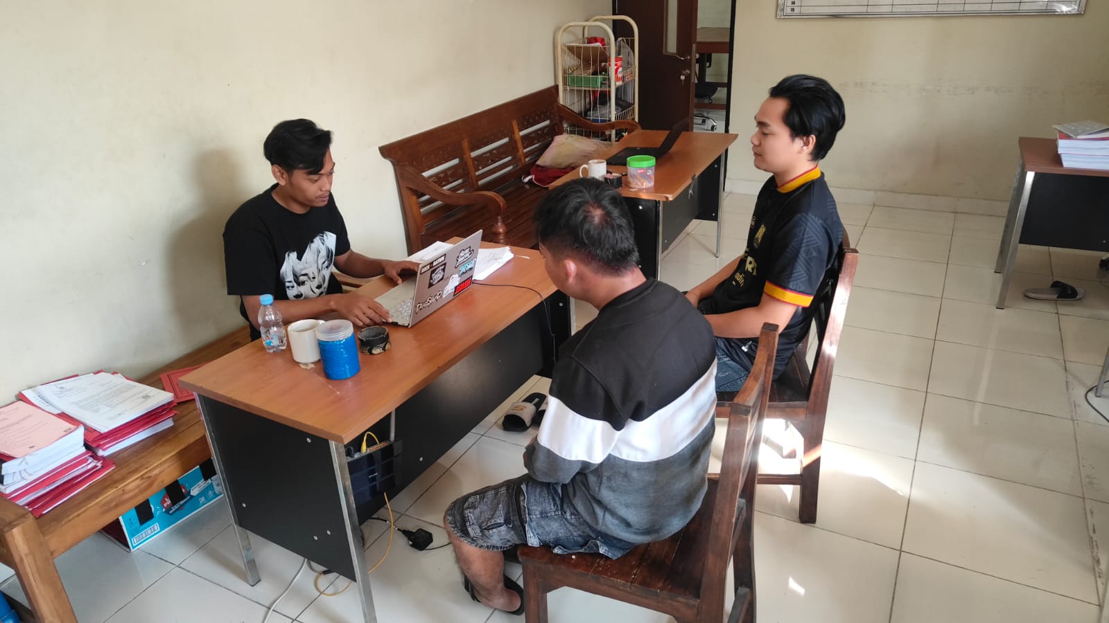 Residivis AA alias Perot, warga Desa Palur, Kecamatan Mojolaban diperiksa di Mapolres Sukoharjo atas kasus narkoba.