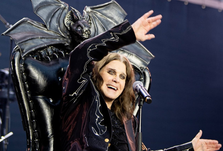 Ozzy Osbourne meninggal dunia di usia 76 tahun. Sang legenda Black Sabbath berpamitan lewat konser terakhirnya sebelum wafat.