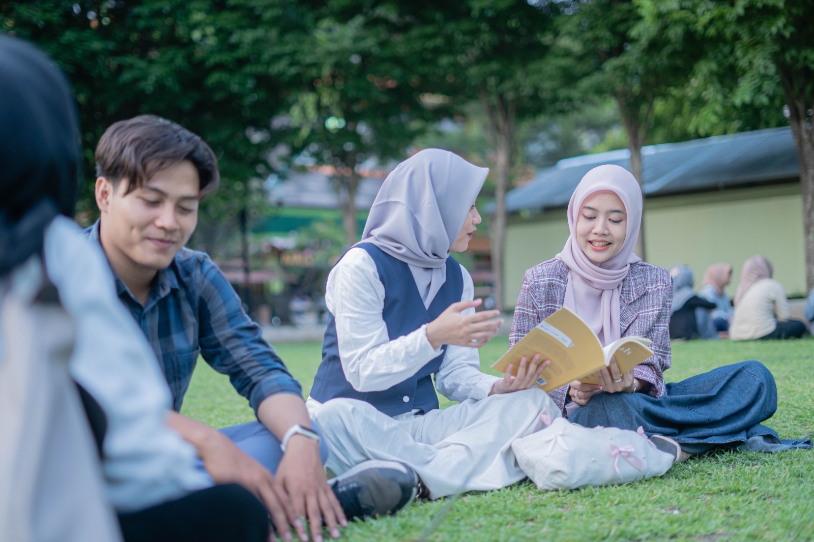 Setiap program studi di UIN Surakarta disusun untuk mencetak lulusan yang siap bersaing di dunia kerja.