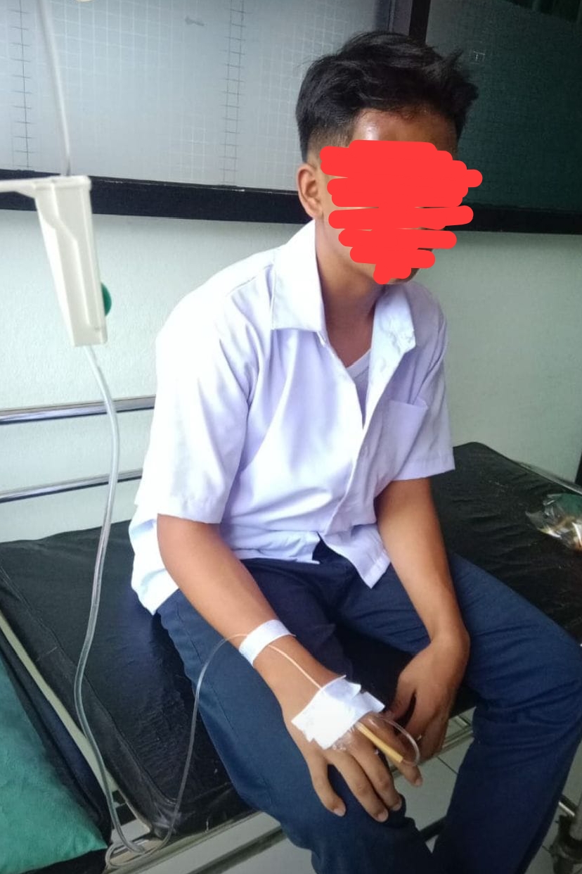 AA, siswa baru SMPN 2 Gondang, Sragen menjalani perawatan di rumah sakit usai dikeroyok kakak kelasnya, Selasa (22/7/2025). (Dokumentasi Pribadi)
