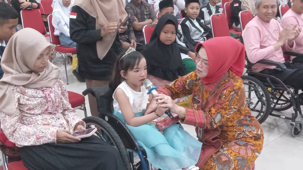 Bupati Sukoharjo Etik Suryani tegaskan peran anak dalam wujudkan Indonesia Emas 2045, serukan stop bullying dan batasi anak bermain HP.