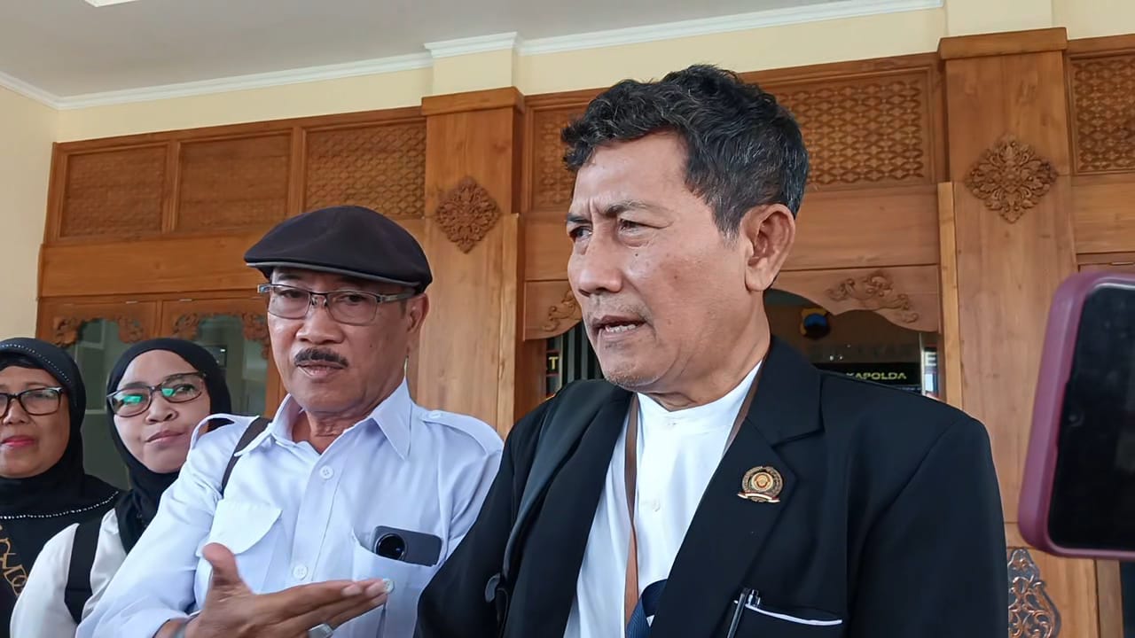 Kasus ijazah Jokowi, polisi periksa teman SMA dan sita 5 ijazah sebagai bukti pembanding untuk uji forensik.