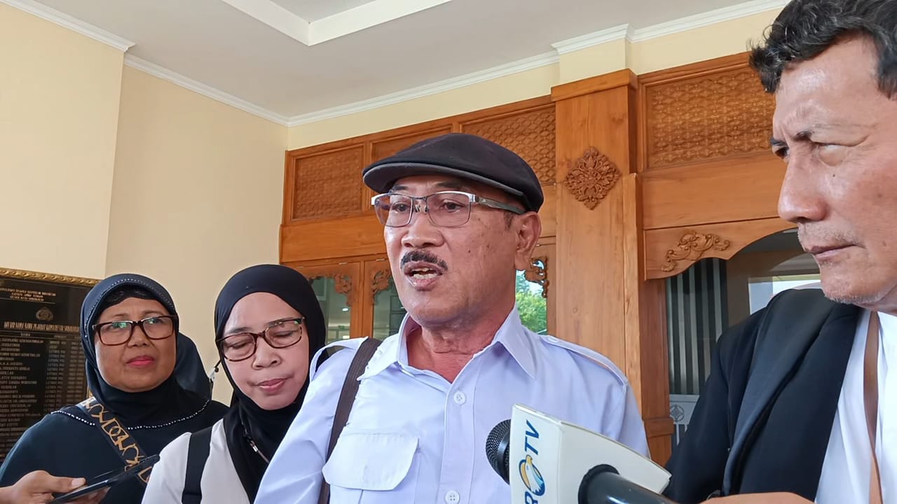 Kasus ijazah Jokowi, polisi periksa teman SMA dan sita 5 ijazah sebagai bukti pembanding untuk uji forensik.