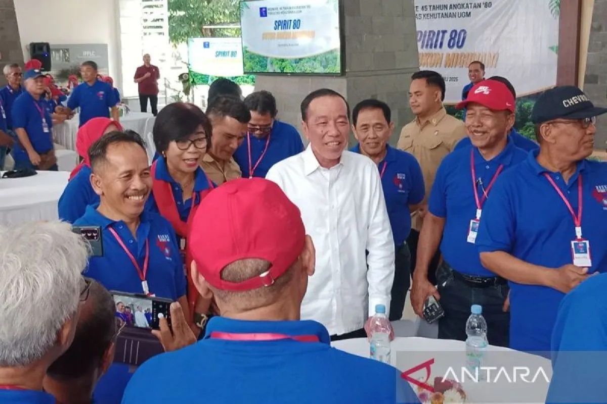 Kelakar Jokowi di Reuni Fakultas Kehutanan UGM, Singgung Soal Ijazah, Bikin Teman Seangkatan Ketar-ketir