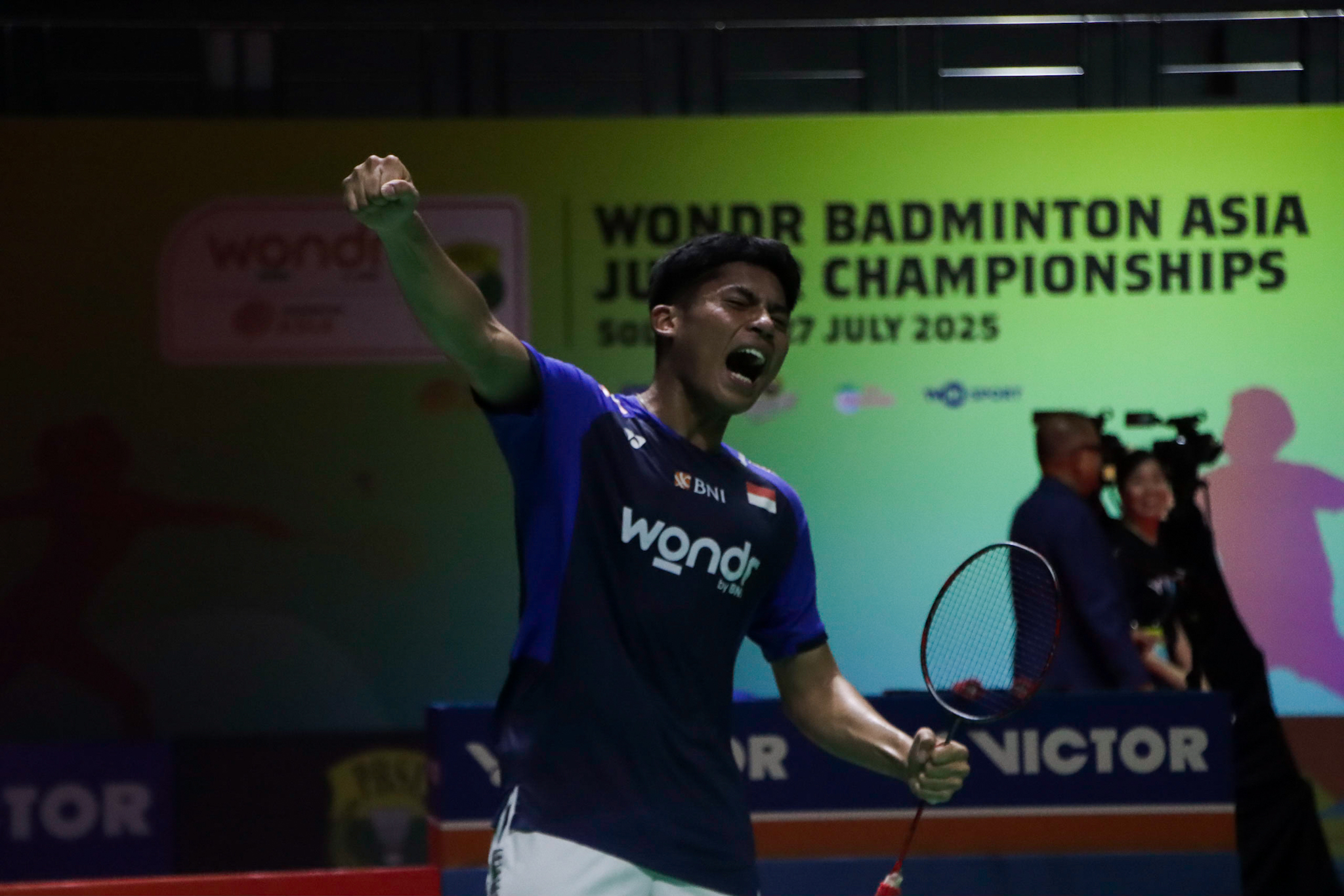 DUTA BANGSA: Tunggal putra Indonesia Moh. Zaki Ubaidillah menjegal perwakilan China Liu Yang Ming Yu di GOR Indoor Manahan, Minggu (27/7).