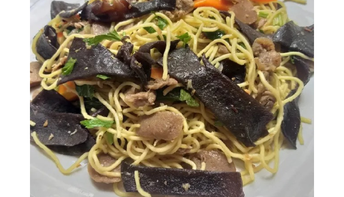 Mie goreng jamur.