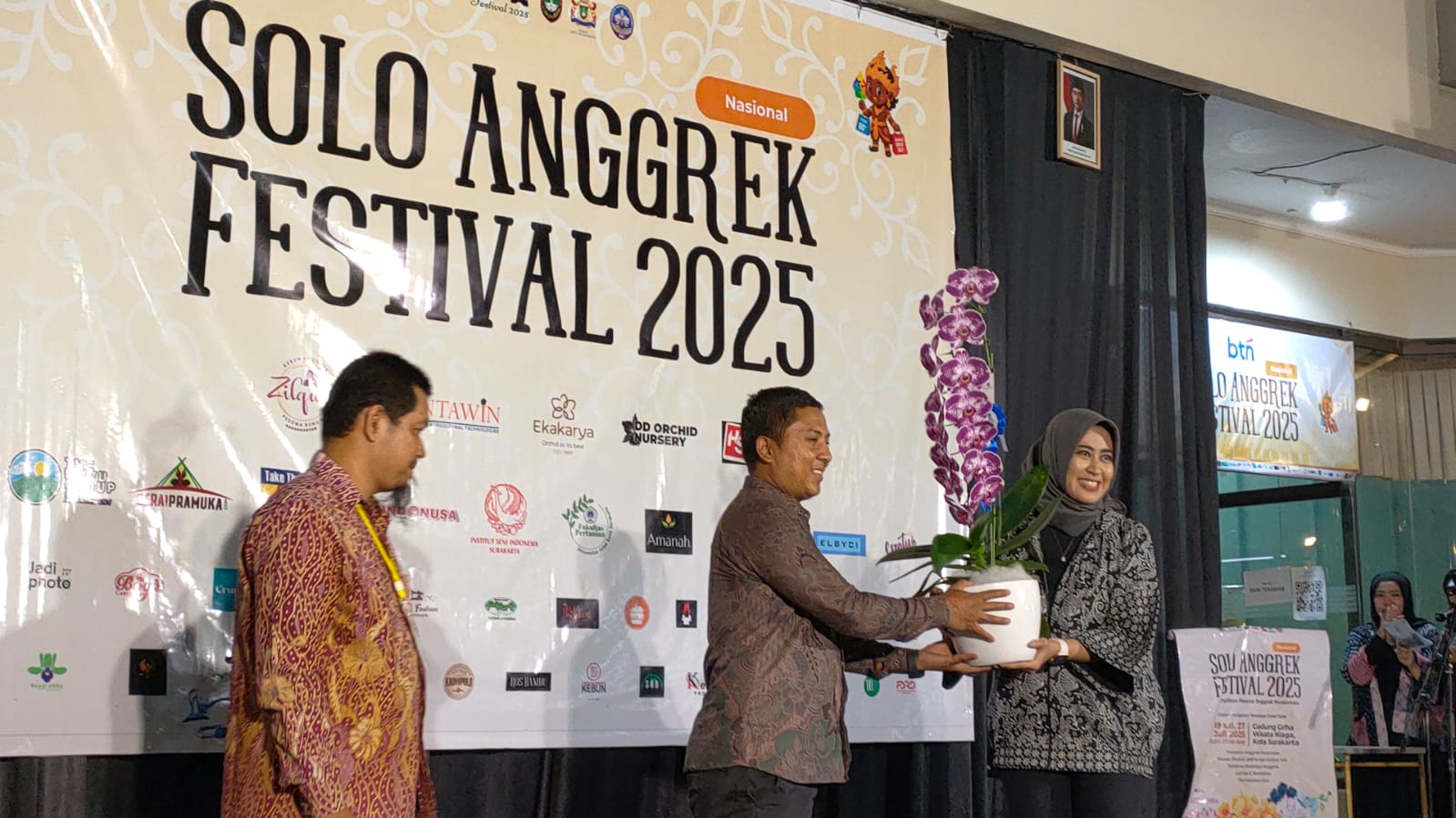Wakil Wali Kota Solo Astrid Widayani mengghadiri event Solo Anggrek Festival 2025 yang resmi ditutup, Minggu (28/7/2025).