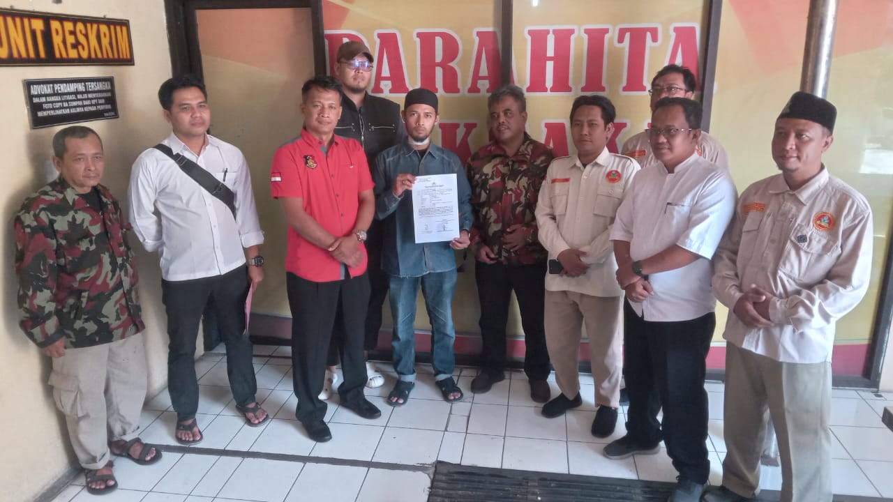 Pengurus Pemuda Muhammadiyah dan Kokam Kartasura mendatangi Mapolsek Kartasura, Senin (28/7/2025).