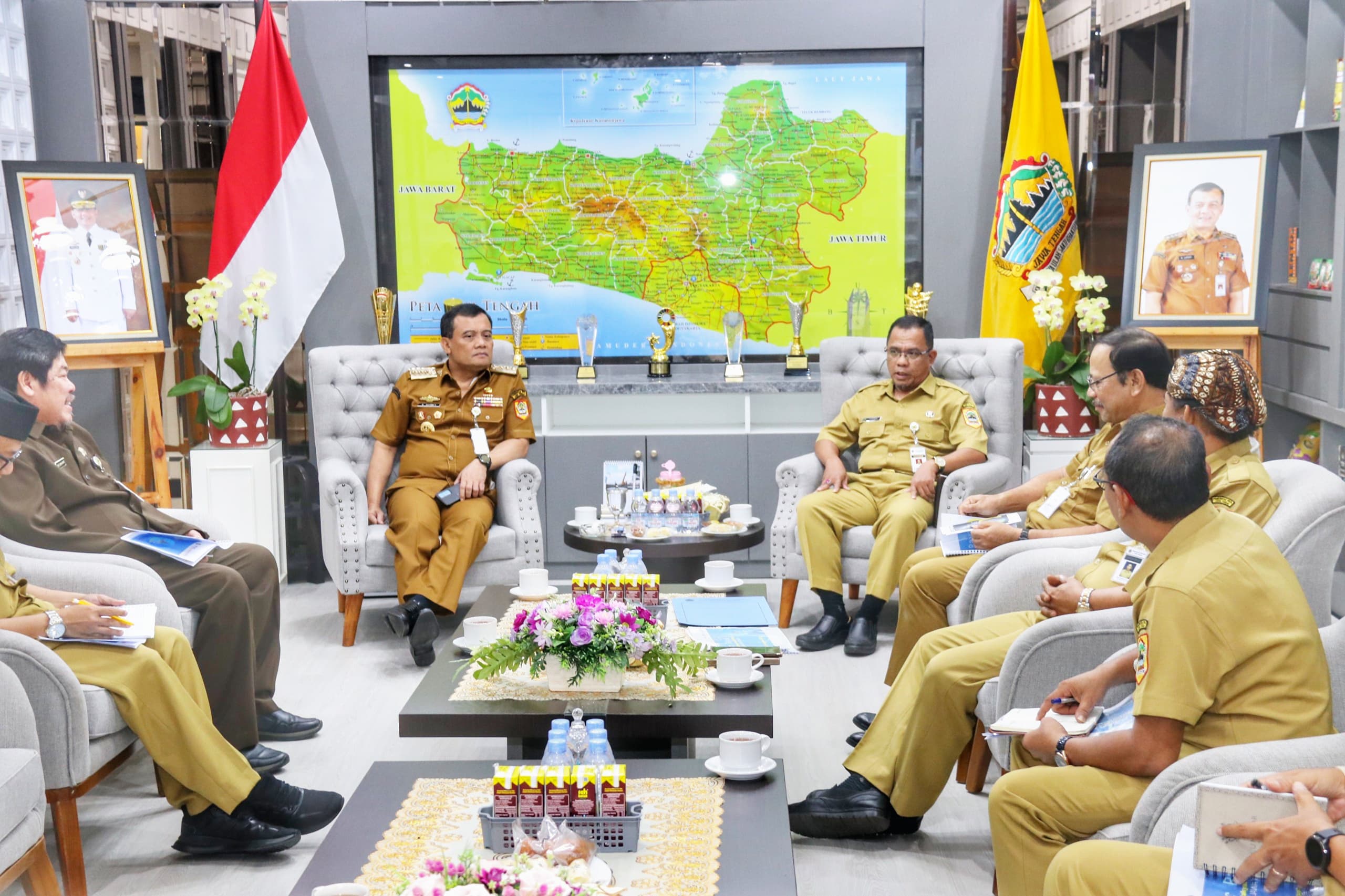 Gubernur Jateng Ahmad Luthfi matangkan persiapan event akbar Pasar Rakyat dan Budaya (Pasar Raya) 2025 yang digelar di TBJT Surakarta, 1&ndash;15 Agustus 2025.