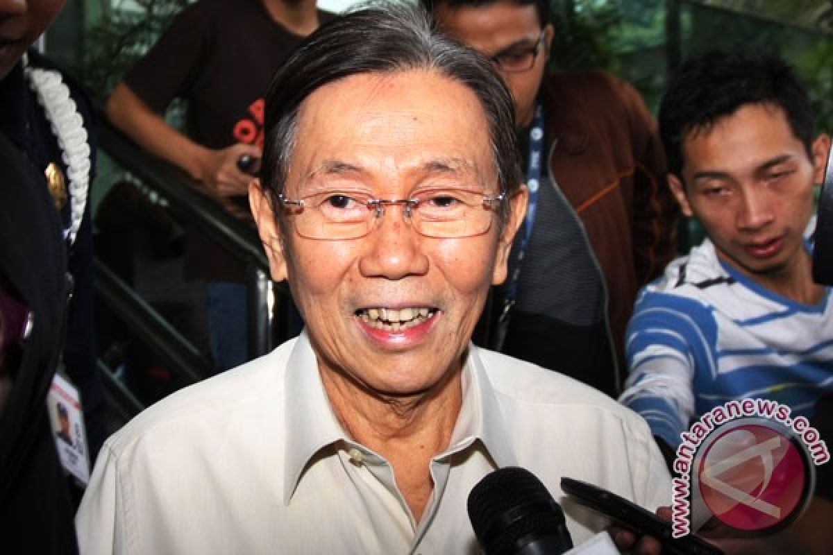 Profil Kwik Kian Gie, ekonom nasionalis berintegritas, meninggal dunia pada 28 Juli 2025 di usia 90 tahun. Indonesia berduka.