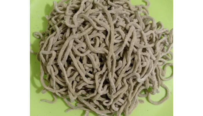 Mie daun kelor yang bergizi.